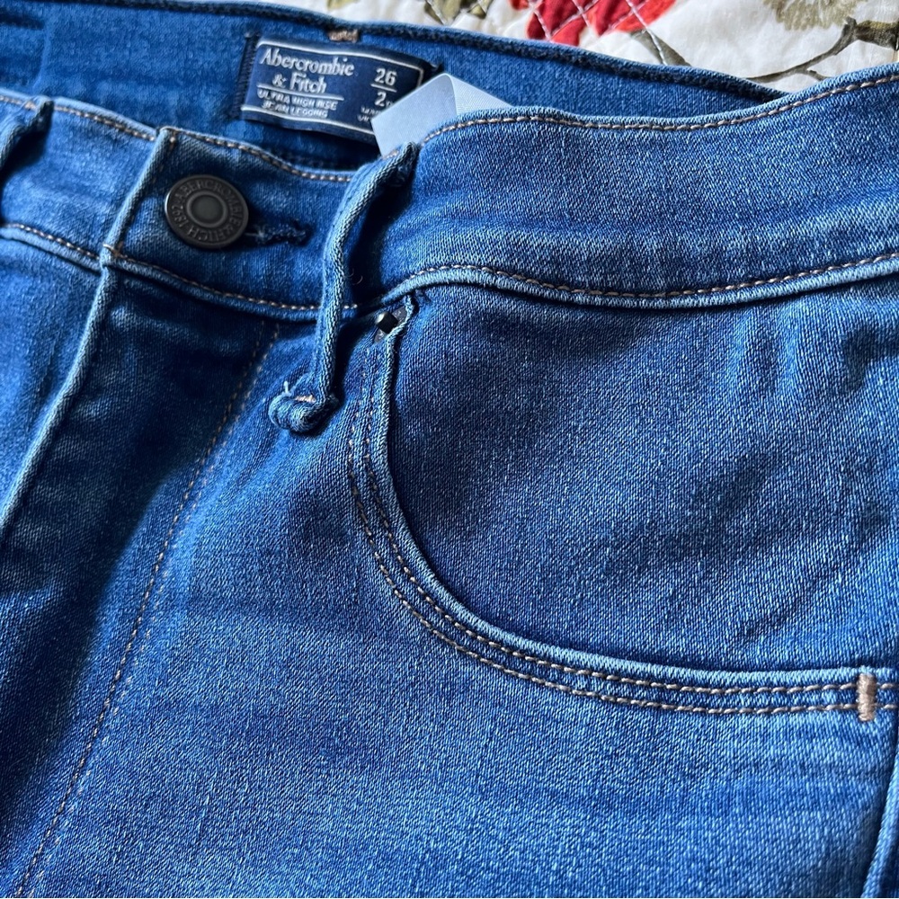 Abercrombie & Fitch Ultra High Rise Jean Leggings size 26/2R